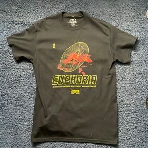 Mens Medium Graphic Tee